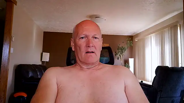 Snapshot of BasicAnt chatting on June 7, 2:32 pm BasicAnt online show from June 7, 2:32 pm