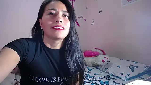 Snapshot of hanna_girl21 chatting on February 12, 1:28 pm hanna girl21 online show from February 12, 1:28 pm