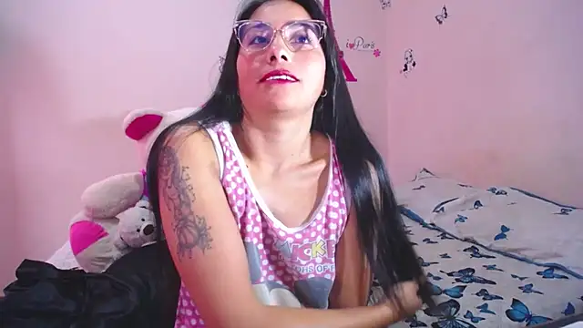 Snapshot of hanna_girl21 chatting on February 19, 12:01 pm hanna girl21 online show from February 19, 12:01 pm