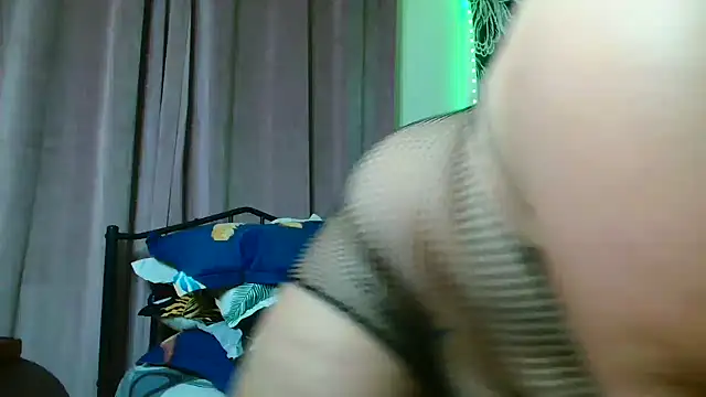 Snapshot of Thichslutxx chatting on September 22, 9:28 pm Thichslutxx online show from September 22, 9:28 pm