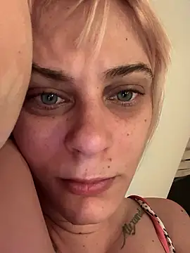 Snapshot of MarikaWild93 chatting on December 2, 10:23 pm MarikaWild93 online show from December 2, 10:23 pm