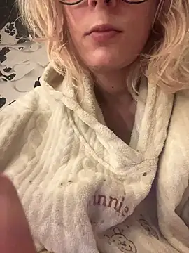 Snapshot of MarikaWild93 chatting on December 3, 10:29 pm MarikaWild93 online show from December 3, 10:29 pm