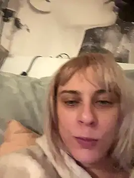 Snapshot of MarikaWild93 chatting on December 6, 10:19 pm MarikaWild93 online show from December 6, 10:19 pm