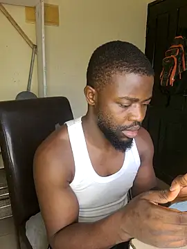 Snapshot of vannycov chatting on February 11, 8:19 am vannycov online show from February 11, 8:19 am