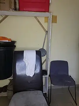 Snapshot of vannycov chatting on February 12, 6:52 am vannycov online show from February 12, 6:52 am