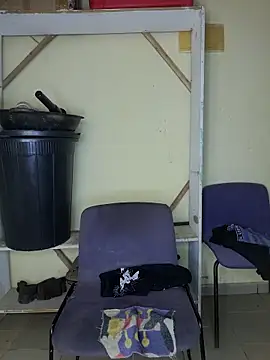 Snapshot of vannycov chatting on March 1, 3:52 am vannycov online show from March 1, 3:52 am