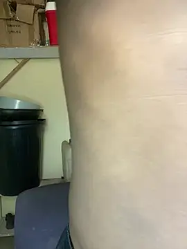 Snapshot of vannycov chatting on March 6, 12:01 pm vannycov online show from March 6, 12:01 pm