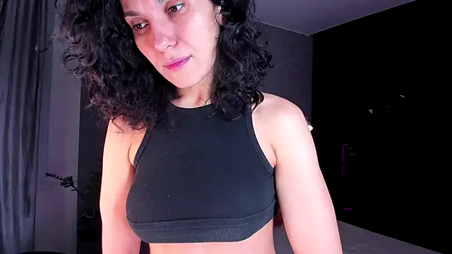 Snapshot of _CurlySue_ chatting on November 11, 4:23 am CurlySue online show from November 11, 4:23 am