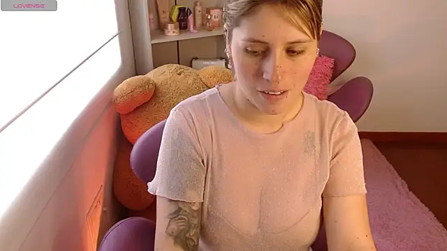 Snapshot of thamarajane chatting on January 23, 7:07 pm thamarajane online show from January 23, 7:07 pm