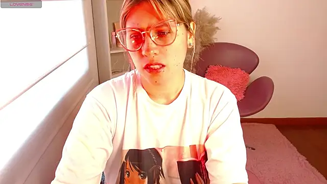 Snapshot of thamarajane chatting on February 4, 12:11 pm thamarajane online show from February 4, 12:11 pm