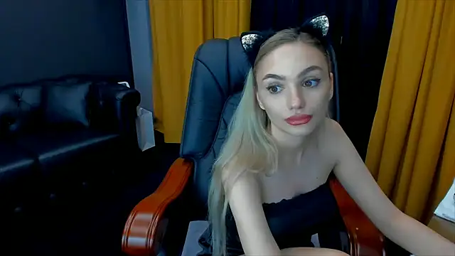HaleySweet18 online show from July 3, 10:38 pm