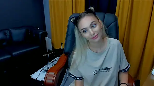 HaleySweet18 online show from July 24, 8:29 pm