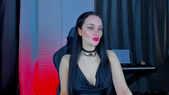 Snapshot of QueenAliss chatting on February 10, 7:04 am QueenAliss online show from February 10, 7:04 am