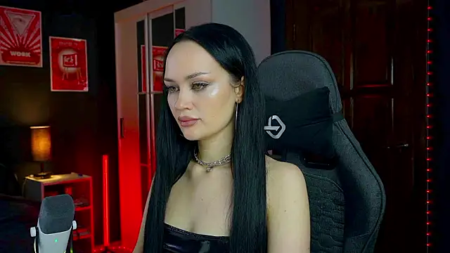 QueenAliss online show from February 27, 6:35 am