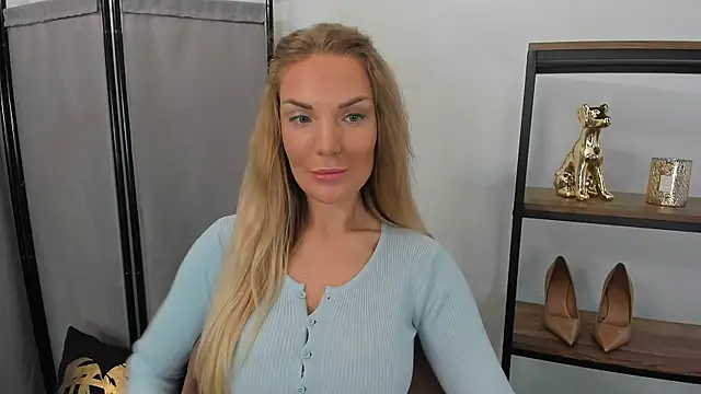Snapshot of AulloraHoney chatting on June 7, 5:44 am AulloraHoney online show from June 7, 5:44 am