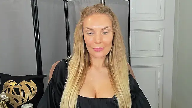 Snapshot of AulloraHoney chatting on June 7, 5:49 pm AulloraHoney online show from June 7, 5:49 pm