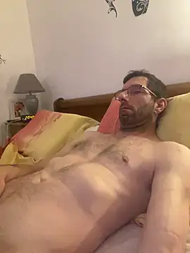 Snapshot of steph19x5 chatting on March 9, 7:37 pm steph19x5 online show from March 9, 7:37 pm