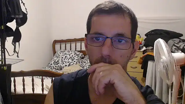 Snapshot of steph19x5 chatting on October 4, 7:12 pm steph19x5 online show from October 4, 7:12 pm