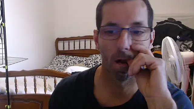 Snapshot of steph19x5 chatting on October 5, 7:17 am steph19x5 online show from October 5, 7:17 am