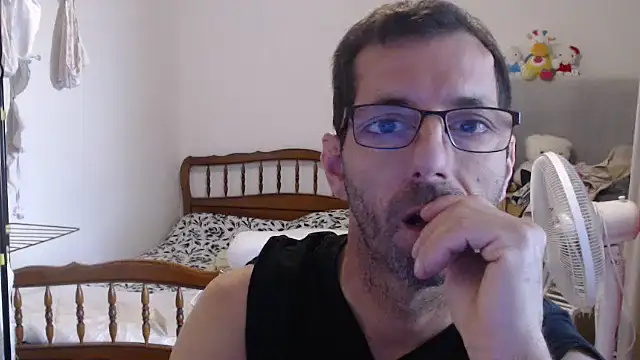 Snapshot of steph19x5 chatting on October 8, 8:23 am steph19x5 online show from October 8, 8:23 am