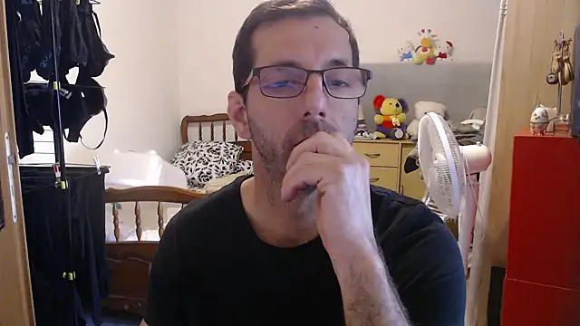 Snapshot of steph19x5 chatting on October 12, 7:40 am steph19x5 online show from October 12, 7:40 am