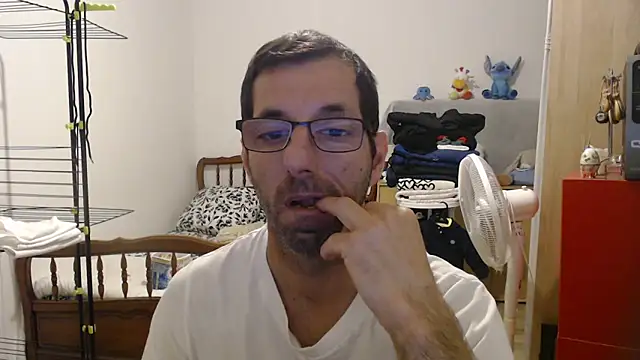 Snapshot of steph19x5 chatting on October 22, 6:24 am steph19x5 online show from October 22, 6:24 am