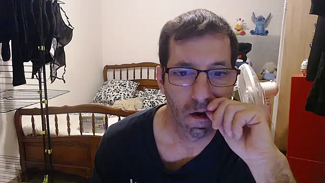 Snapshot of steph19x5 chatting on October 31, 6:03 am steph19x5 online show from October 31, 6:03 am