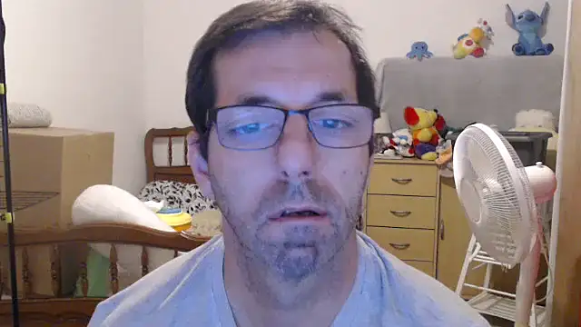 Snapshot of steph19x5 chatting on December 2, 8:30 am steph19x5 online show from December 2, 8:30 am