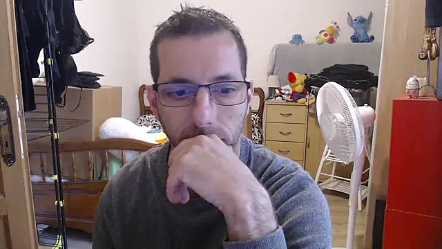 Snapshot of steph19x5 chatting on December 4, 10:57 am steph19x5 online show from December 4, 10:57 am