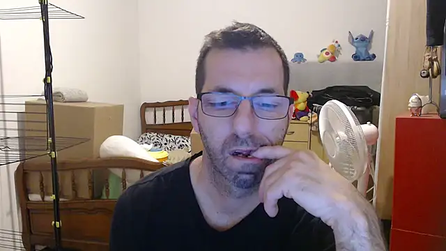 Snapshot of steph19x5 chatting on December 5, 5:27 am steph19x5 online show from December 5, 5:27 am