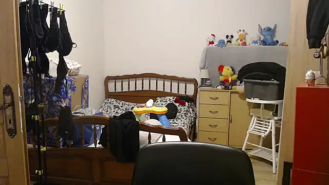 Snapshot of steph19x5 chatting on December 15, 7:23 am steph19x5 online show from December 15, 7:23 am