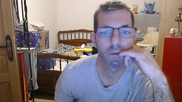 Snapshot of steph19x5 chatting on December 17, 6:52 am steph19x5 online show from December 17, 6:52 am