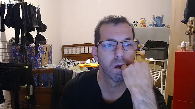 Snapshot of steph19x5 chatting on December 18, 5:13 am steph19x5 online show from December 18, 5:13 am