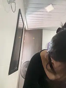 Little Amber6 online show from December 9, 8:23 pm