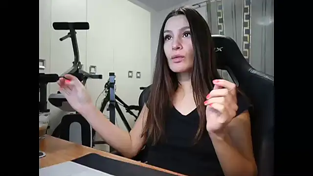 Snapshot of GodlyTheia chatting on December 4, 3:32 pm GodlyTheia online show from December 4, 3:32 pm