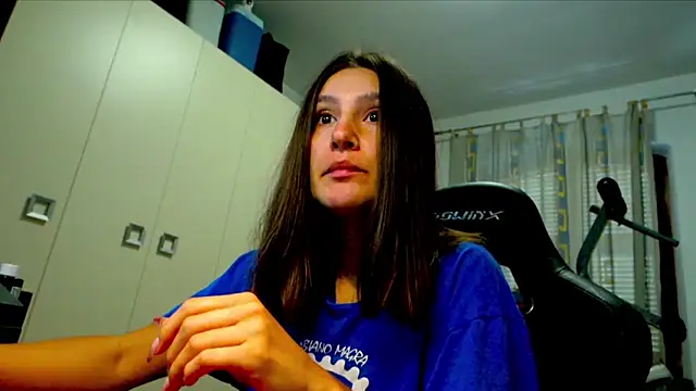 Snapshot of GodlyTheia chatting on October 21, 9:43 am GodlyTheia online show from October 21, 9:43 am