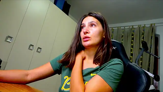 Snapshot of GodlyTheia chatting on October 25, 4:24 pm GodlyTheia online show from October 25, 4:24 pm