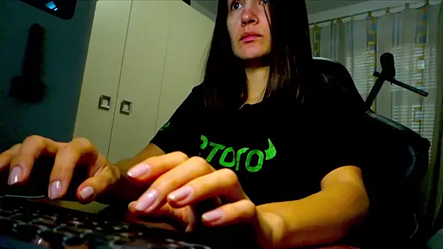 Snapshot of GodlyTheia chatting on November 18, 9:47 am GodlyTheia online show from November 18, 9:47 am