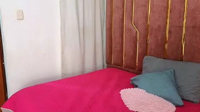 SexyLeilaa online show from September 25, 1:42 am