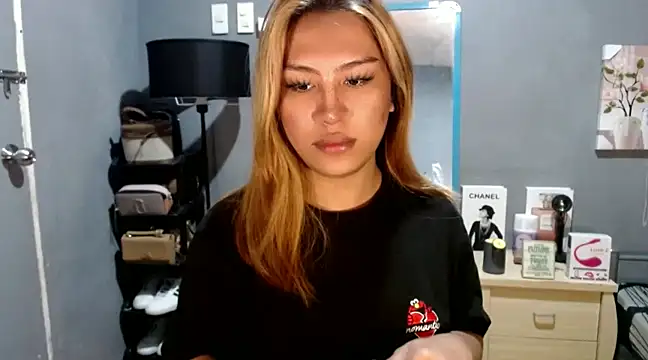 Snapshot of luxxy_grand chatting on January 12, 9:19 pm luxxy grand online show from January 12, 9:19 pm