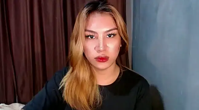Snapshot of luxxy_grand chatting on February 4, 8:06 pm luxxy grand online show from February 4, 8:06 pm