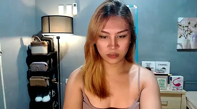 Snapshot of luxxy_grand chatting on February 9, 6:37 pm luxxy grand online show from February 9, 6:37 pm