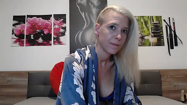 Snapshot of Naschkatze01 chatting on September 26, 6:12 pm Naschkatze01 online show from September 26, 6:12 pm