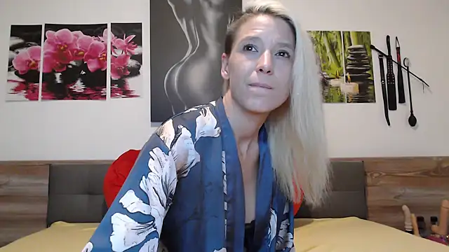 Snapshot of Naschkatze01 chatting on October 28, 7:38 pm Naschkatze01 online show from October 28, 7:38 pm