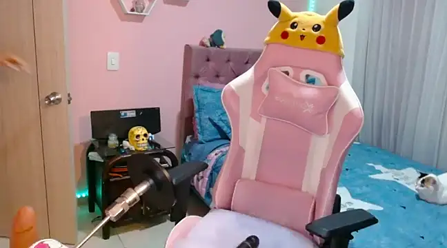 Luna Paris  online show from December 17, 12:12 am