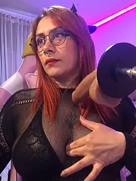 Luna Paris  online show from January 29, 10:01 pm