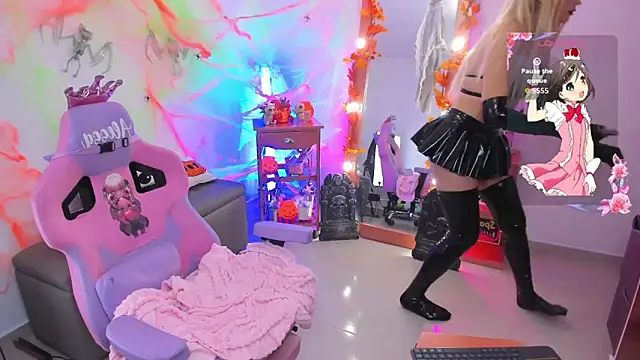 Snapshot of alessandrathedoll chatting on October 10, 7:02 pm alessandrathedoll online show from October 10, 7:02 pm