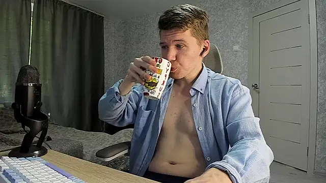 Snapshot of Bananas_dick chatting on June 8, 8:48 am Bananas dick online show from June 8, 8:48 am