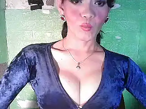 Snapshot of Rosebaumgardner1234 chatting on February 23, 2:04 pm Rosebaumgardner1234 online show from February 23, 2:04 pm
