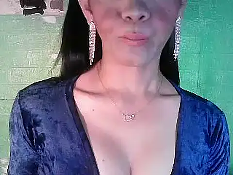 Snapshot of Rosebaumgardner1234 chatting on March 8, 6:47 pm Rosebaumgardner1234 online show from March 8, 6:47 pm